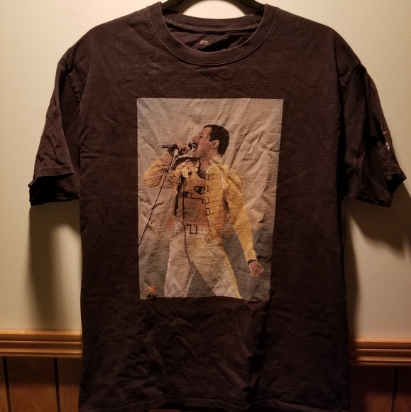 SOLD!☃️Champion and Queen collaboration Official Merch tee - Picture 3 of 9